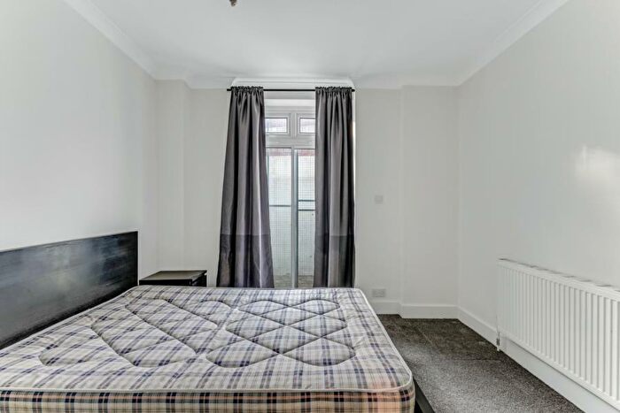 2 Bedroom Apartment To Rent In Warden Road, Kentish Town, London, NW5