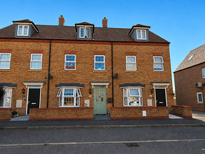 3 Bedroom Town House For Sale In Presland Drive, Biggleswade, SG18