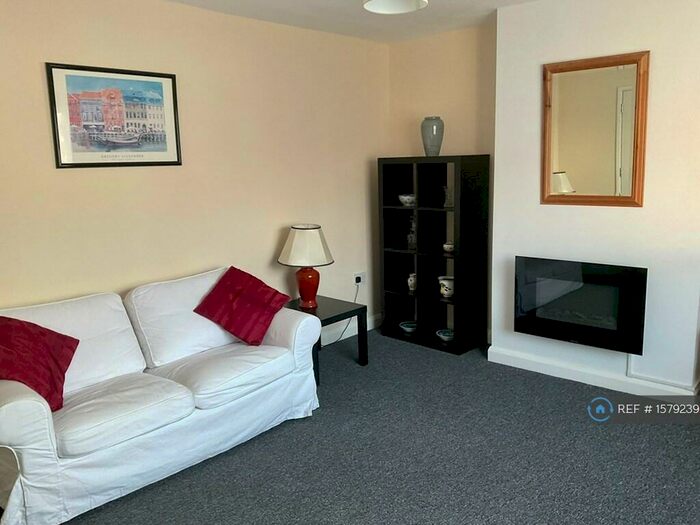 3 Bedroom Semi-Detached House To Rent In Viscount Close, Leamington Spa, CV31