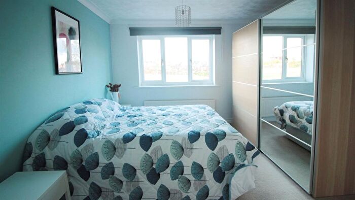 4 Bedroom Detached House For Sale In Stonecroft, Stanley, Wakefield, WF3