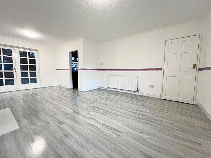 3 Bedroom Semi-Detached House To Rent In Wardle Crescent, Keighley, BD21