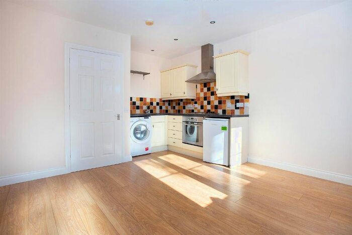 1 Bedroom Flat To Rent In Church Mews, Church Road, SO19