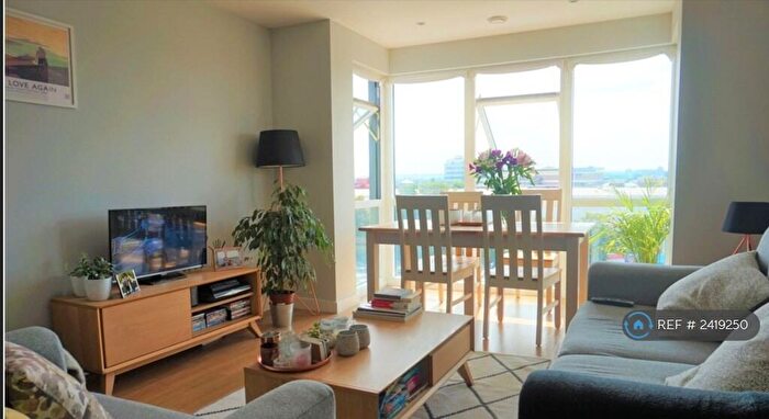 2 Bedroom Flat To Rent In Railway Terrace, Slough, SL2