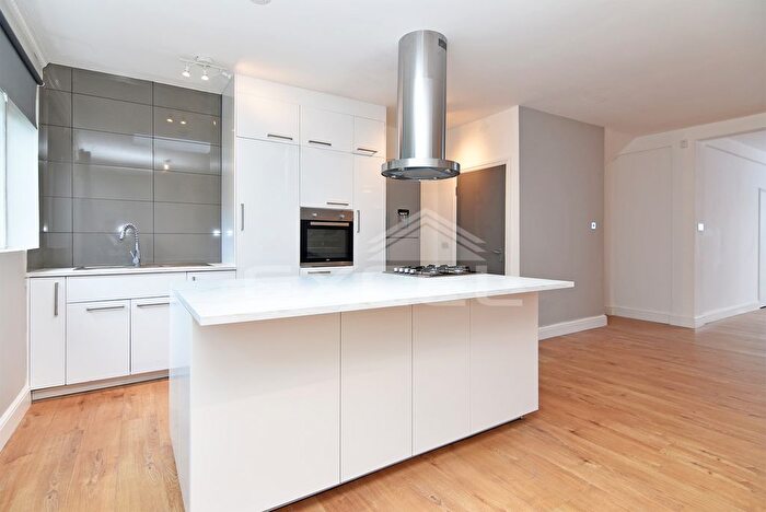 3 Bedroom Flat To Rent In Greencroft Gardens, South Hampstead, London, NW6