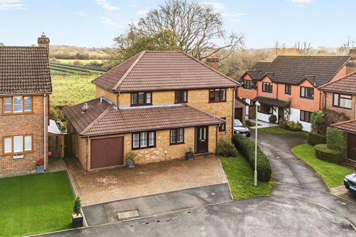 4 Bedroom Detached House For Sale In Greenacres Drive, Winchester, SO21