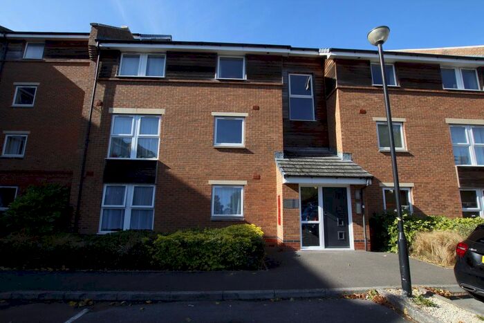 2 Bedroom Flat To Rent In Chain Court, Swindon, SN1