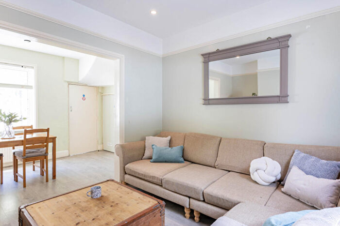 3 Bedroom Terraced House To Rent In Howell Road, Exeter, EX4