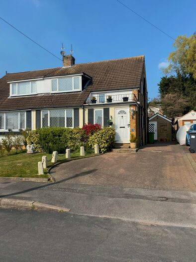 4 Bedroom Semi-Detached House To Rent In Trewenna Drive, Potters Bar, EN6