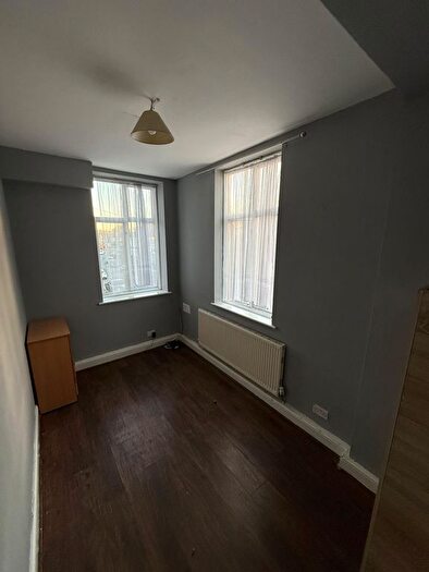 3 Bedroom Flat To Rent In Forest Gate, E7