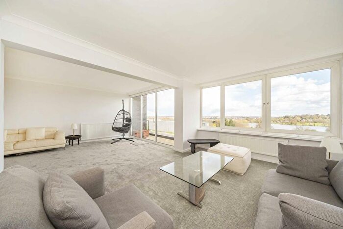 4 Bedroom Flat To Rent In Wimbledon Park Road, Southfields, SW19