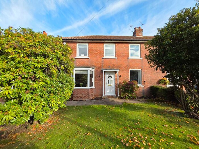 3 Bedroom Semi-Detached House For Sale In Harewood Avenue, Kirk Sandall, DN3