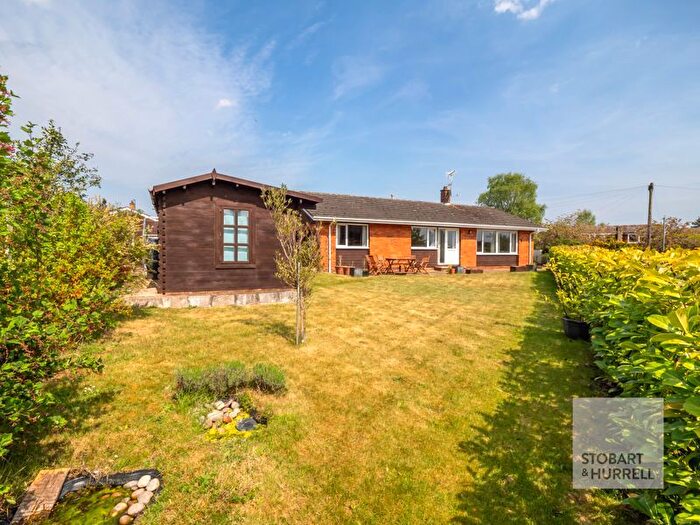 3 Bedroom Detached Bungalow For Sale In Waveney Drive, Hoveton, Norfolk, NR12