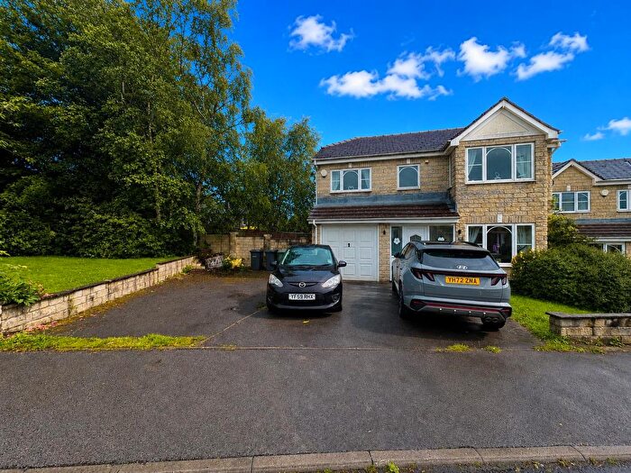 4 Bedroom Detached House For Sale In Rosehip Rise, Clayton, Bradford, BD14
