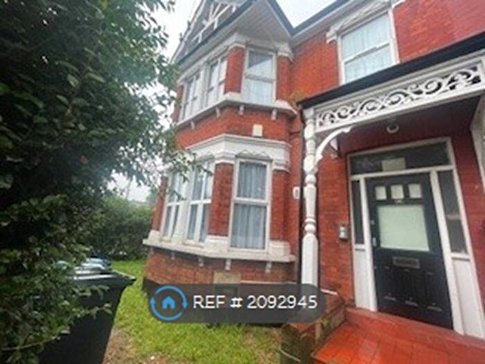 5 Bedroom Semi-Detached House To Rent In Natal Road, London, N11