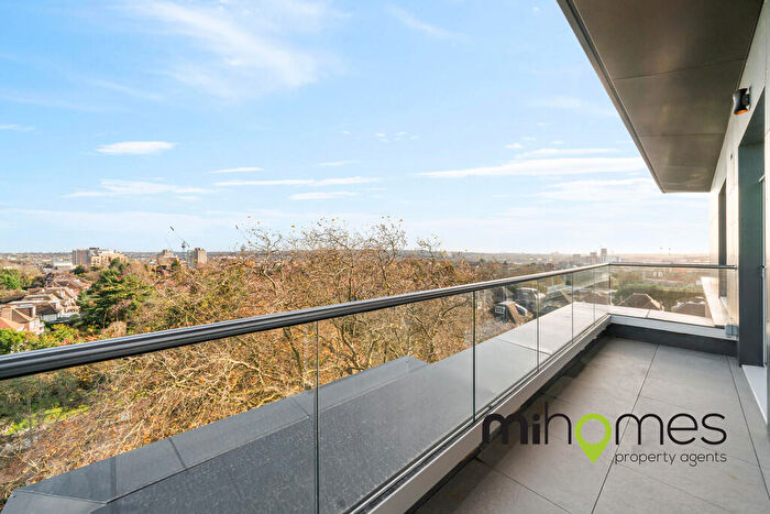 2 Bedroom Apartment To Rent In Raffles House |, NW4