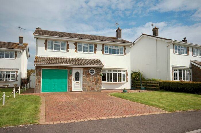 4 Bedroom House To Rent In Yr Efail, Treoes, CF35