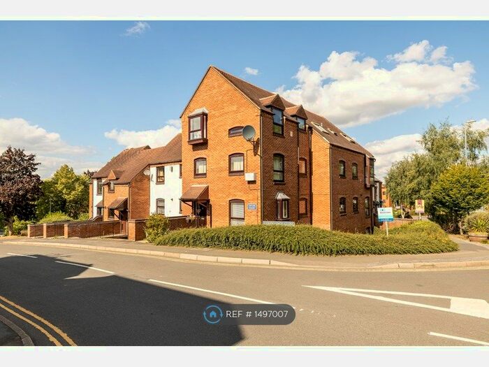 2 Bedroom Flat To Rent In Taylor Court, Warwick, CV34