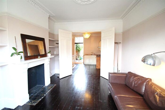 1 Bedroom Flat To Rent In Holmewood Gardens, Brixton Hill, SW2