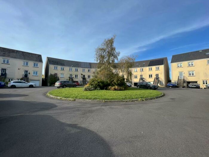 4 Bedroom House To Rent In Weston Walk, Frome, Somerset, BA11