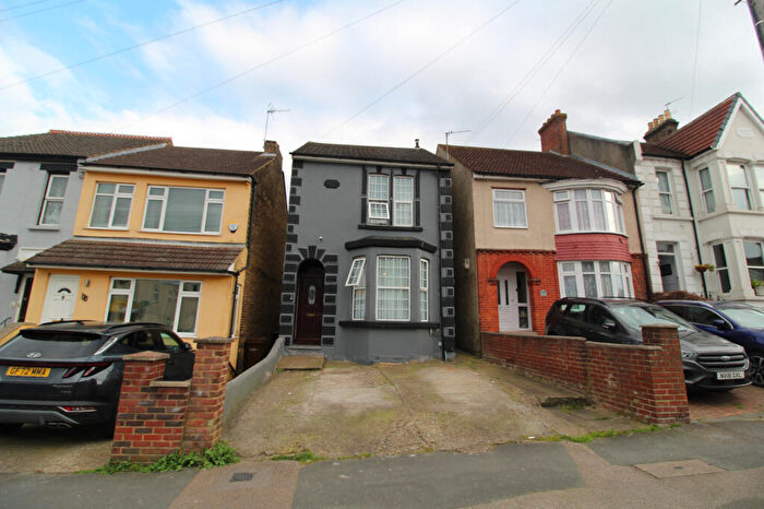 4 Bedroom Detached House For Sale In Napier Road, Gillingham, ME7