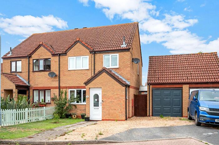 3 Bedroom Semi-Detached House For Sale In Beck Way, Thurlby, Bourne, PE10