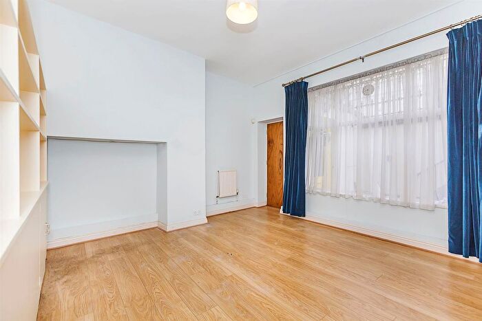 2 Bedroom Flat To Rent In Cornwall Gardens, South Kensington, SW7