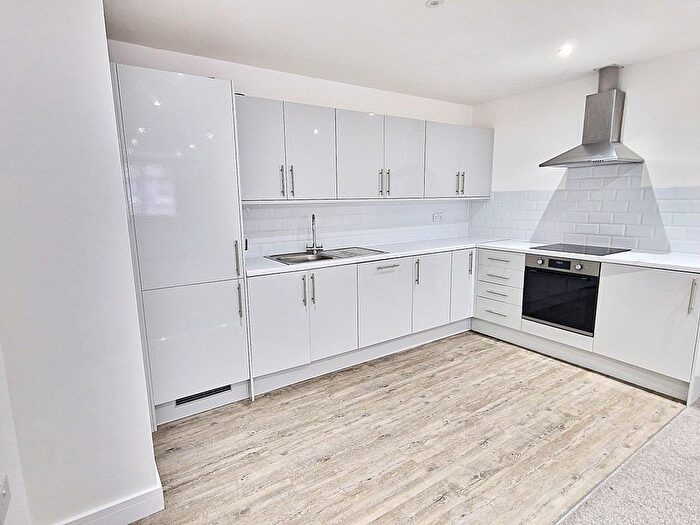 3 Bedroom Flat To Rent In High Town Road, Luton, LU2