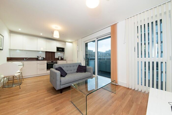 Flat To Rent In Hannaford Walk, Bromley By Bow, London, E3