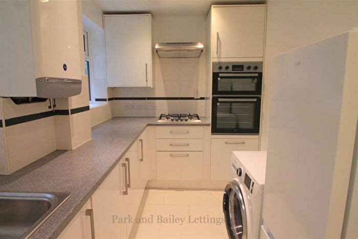 2 Bedroom House To Rent In Bedroom First Floor Maisonette In Warlingham, CR6