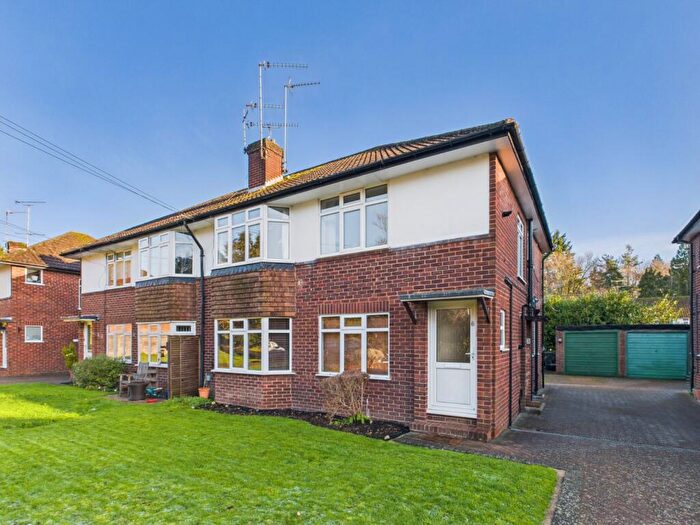 2 Bedroom Apartment For Sale In Hither Meadow, Chalfont St. Peter, Gerrards Cross, Buckinghamshire, SL9