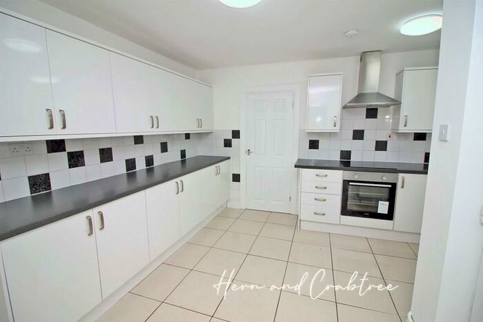 2 Bedroom Flat To Rent In Cardiff Road, Cardiff, CF15