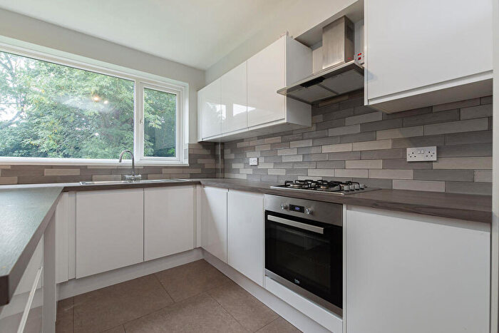 2 Bedroom Flat To Rent In Millside, Carshalton, SM5