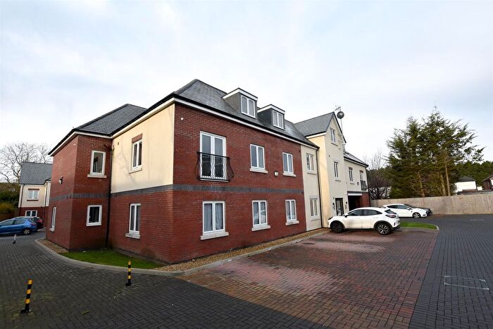 2 Bedroom Flat To Rent In Paddock Way, Hinckley, Leicestershire, LE10