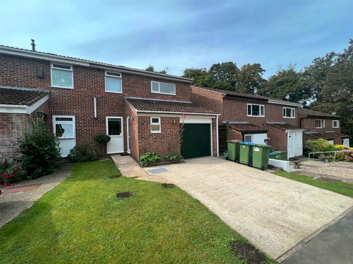 3 Bedroom Semi-Detached House To Rent In Grafton Gardens, Southampton, Hampshire, SO16