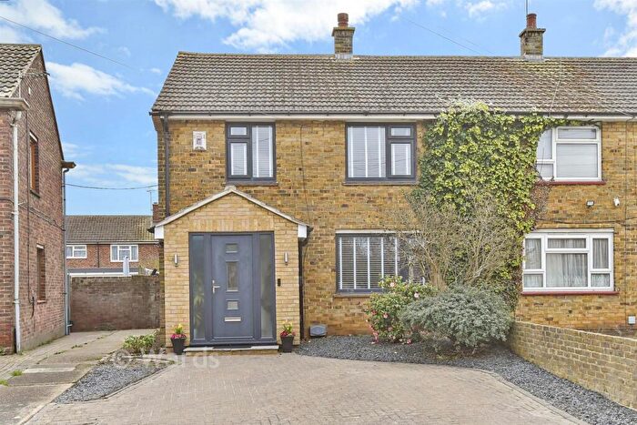 3 Bedroom Semi Detached House For Sale In Cherry Close, Sittingbourne, Kent, ME10