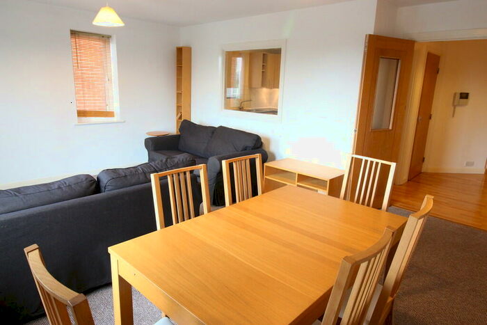 2 Bedroom Apartment To Rent In Adventurers Quay, Cardiff Bay, CF10