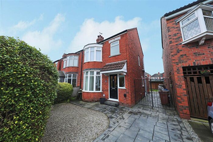 3 Bedroom Semi-Detached House For Sale In Silverdale Road, Hull, HU6