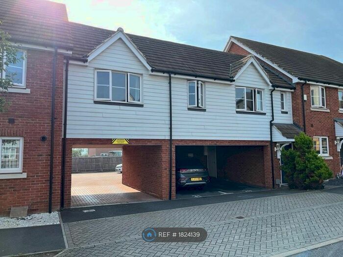 2 Bedroom Flat To Rent In Chancel Drive, Wainscott, Rochester, ME3