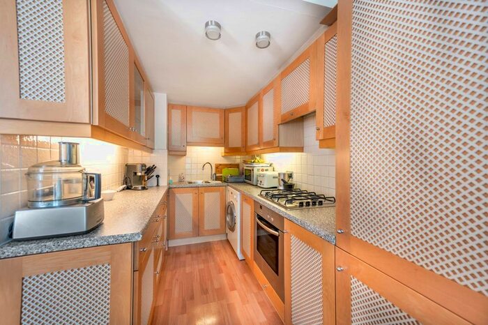 2 Bedroom Flat To Rent In Randolph Avenue, Little Venice, London, W9