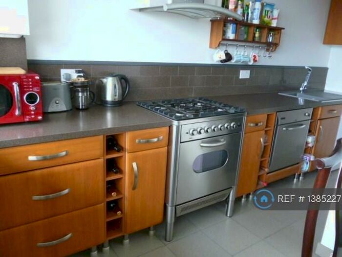 2 Bedroom Flat To Rent In Chaucer Court, London, N16