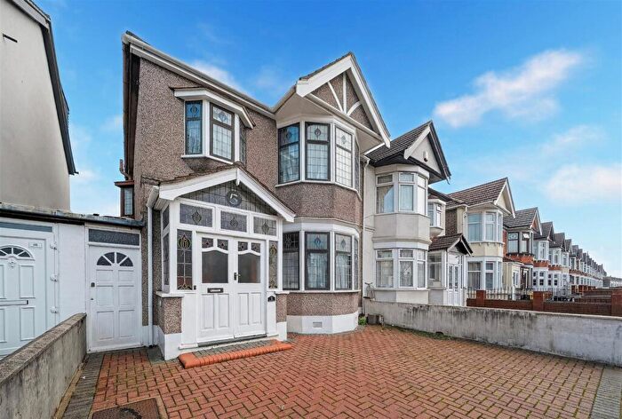 4 Bedroom House For Sale In Goodmayes Lane, Goodmayes, IG3