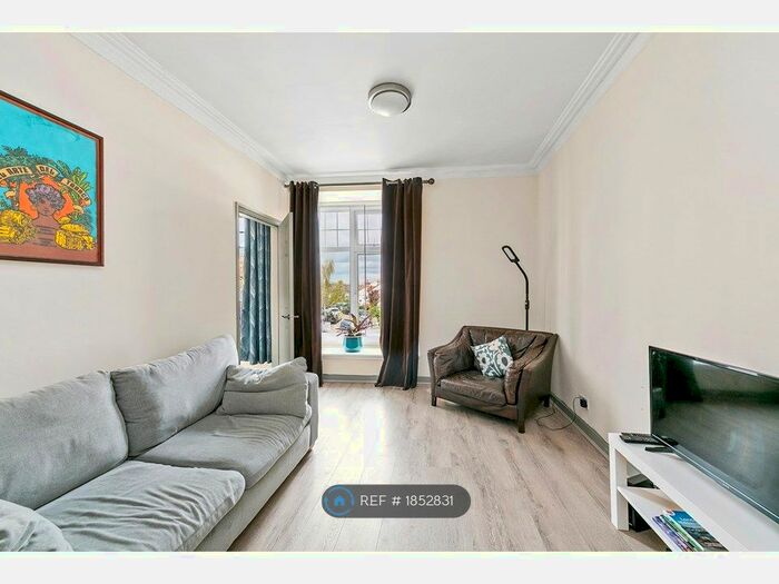 1 Bedroom Flat To Rent In Upper Richmond Road West, London, SW14