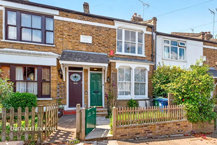 2 Bedroom Terraced House For Sale In Brunswick Grove, London, N11