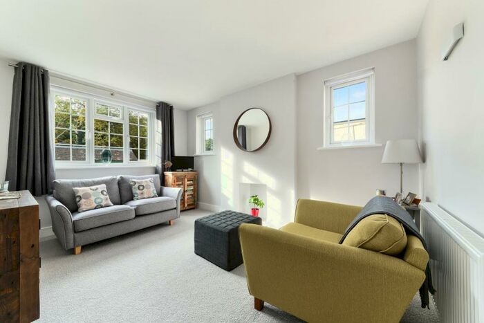 1 Bedroom Apartment To Rent In Wentworth Court, St Marks Hill, Surbition, KT6