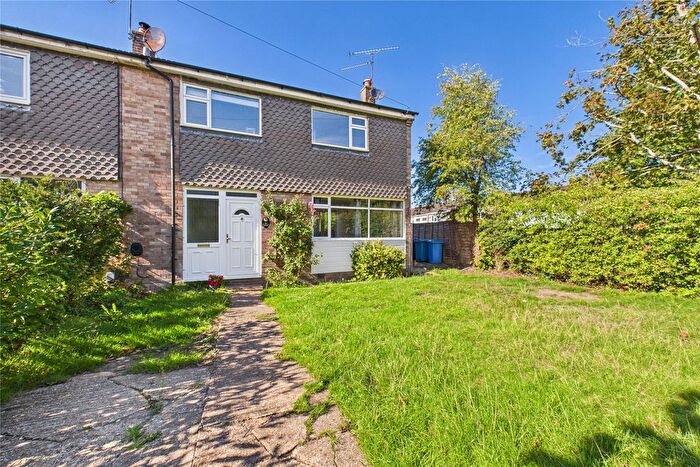 3 Bedroom End Of Terrace House For Sale In School Lane, Yateley, Hampshire, GU46