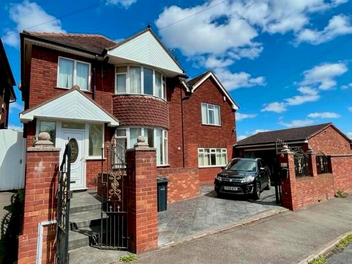 4 Bedroom Detached House To Rent In Wrens Avenue, Tipton, DY4