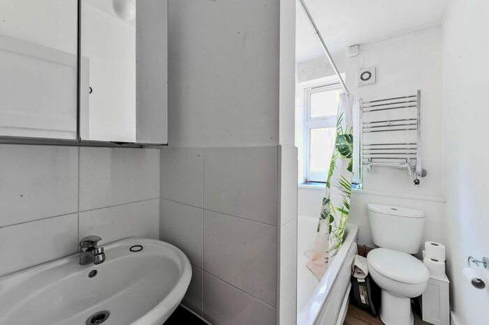 1 Bedroom Flat To Rent In Allington Avenue, Tottenham, London, N17