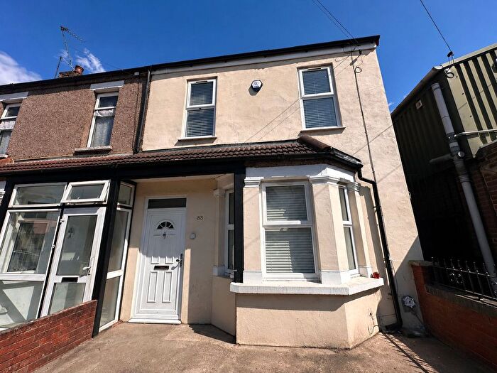 5 Bedroom Semi-Detached House To Rent In Sussex Road, Southall, Greater London, UB2