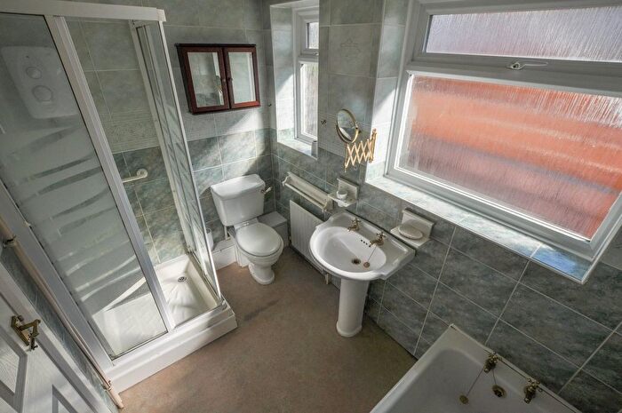 2 Bedroom Detached Bungalow For Sale In Middlehill Road, Wimborne, BH21
