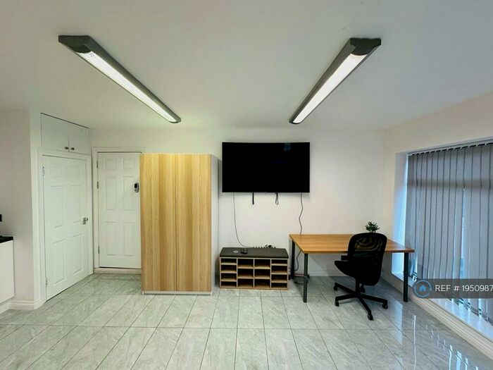 Studio To Rent In Hainault Road, Chigwell, IG7
